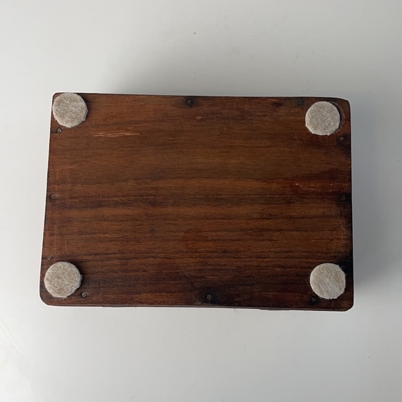 Vintage Wooden Hand Carved Trinket Box Floral Inlay Design - Picture 6 of 15